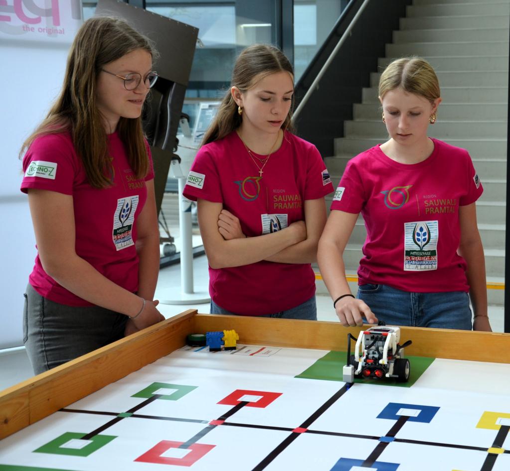 robot olympiad district schärding - Schüler programmierten Lego-Roboter