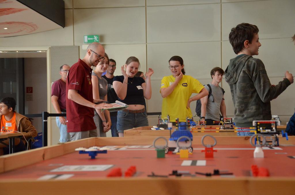 World Robot Olympiad 2025 - Nachwuchstalente auf dem Weg zum Weltfinale in Singapur